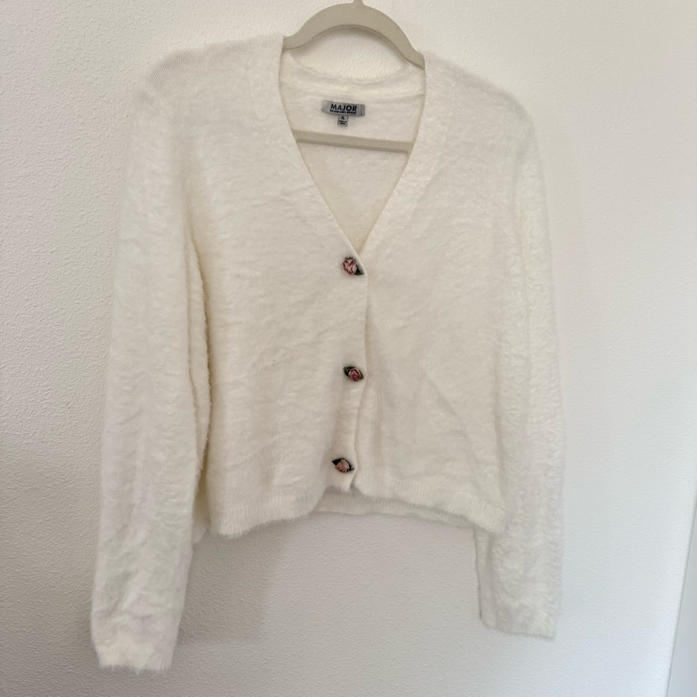 Major Label White Eyelash Fuzzy Knit Cropped Cardigan Sweater Satin Rose Buttons